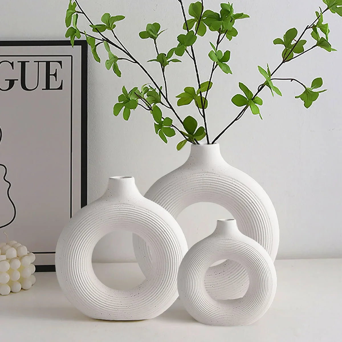 1pc White Ceramic Vases For Home Decor, Modern Decor Frosted Circle Vase, Minimalist Nordic Donut Vase, Decorative