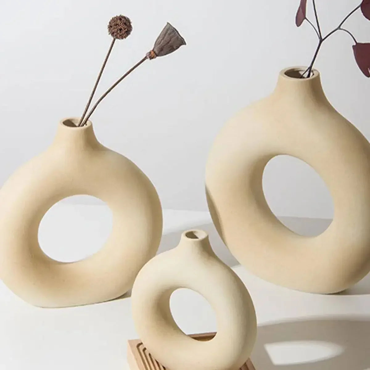 1PC-Elegant Ceramic Frosted Circular Donut Vase - Modern Minimalist Decor, Perfect for Flower Arrangement and Home Decoration