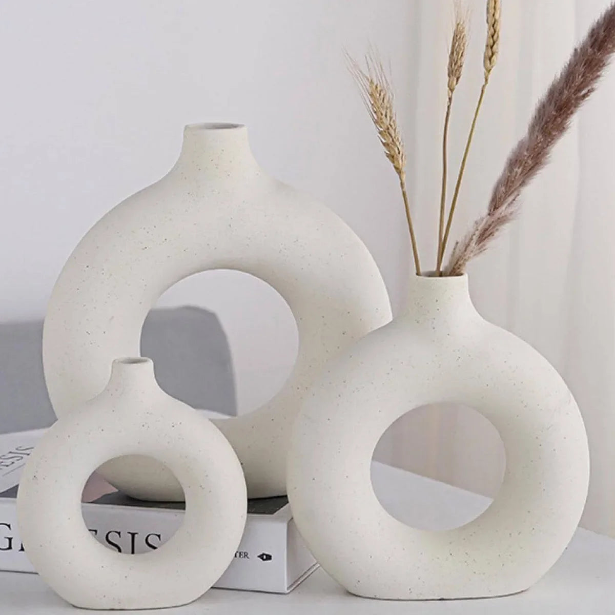 1pc White Ceramic Vases For Home Decor, Modern Decor Frosted Circle Vase, Minimalist Nordic Donut Vase, Decorative